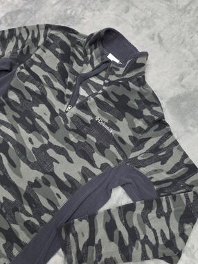 Columbia Womens M Gray Black Camo Half Zip Fleece Pullover Outdoor Hiking